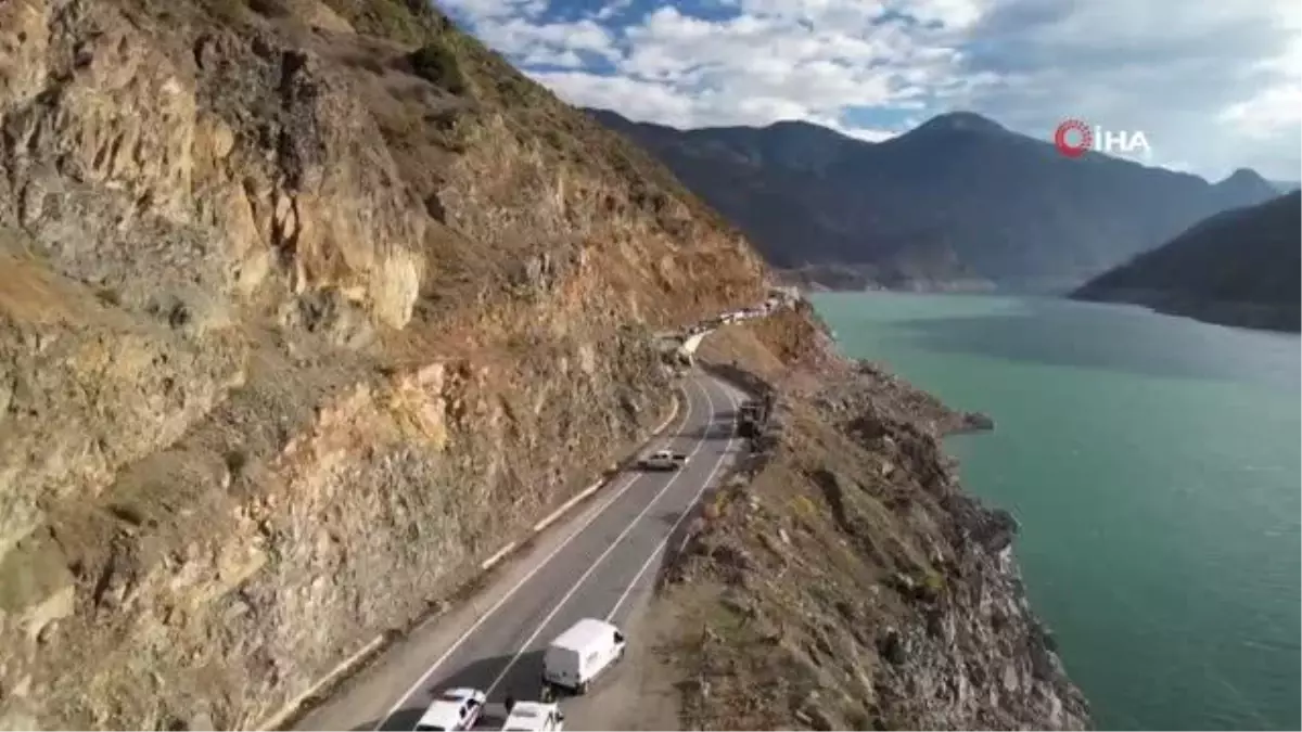 Artvin-Ardahan karayolu heyelan nedeniyle ulaşıma kapandı