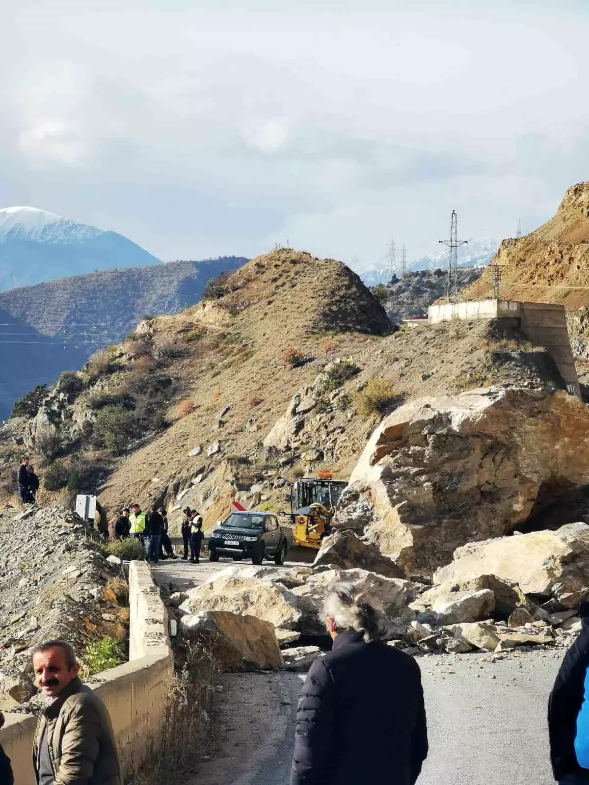 Artvin-Ardahan Karayolu Heyelan Nedeniyle Ulaşıma Kapandı