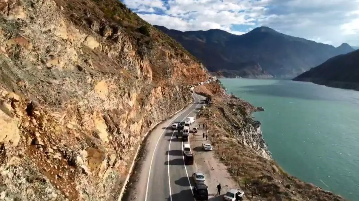 Artvin-Ardahan karayolu heyelan nedeniyle ulaşıma kapandı