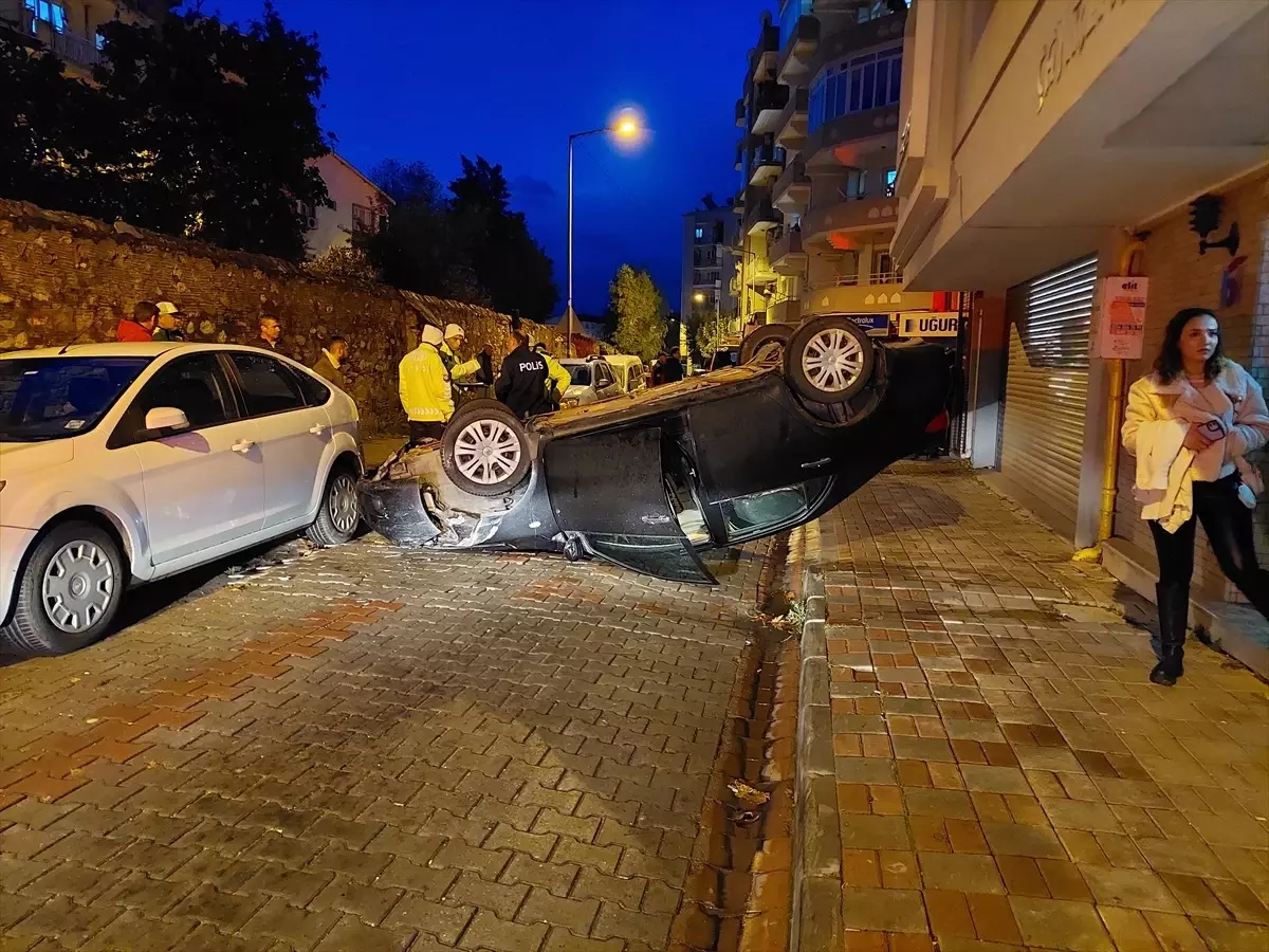 Aydın\'da alkollü sürücü park halindeki otomobile çarptı