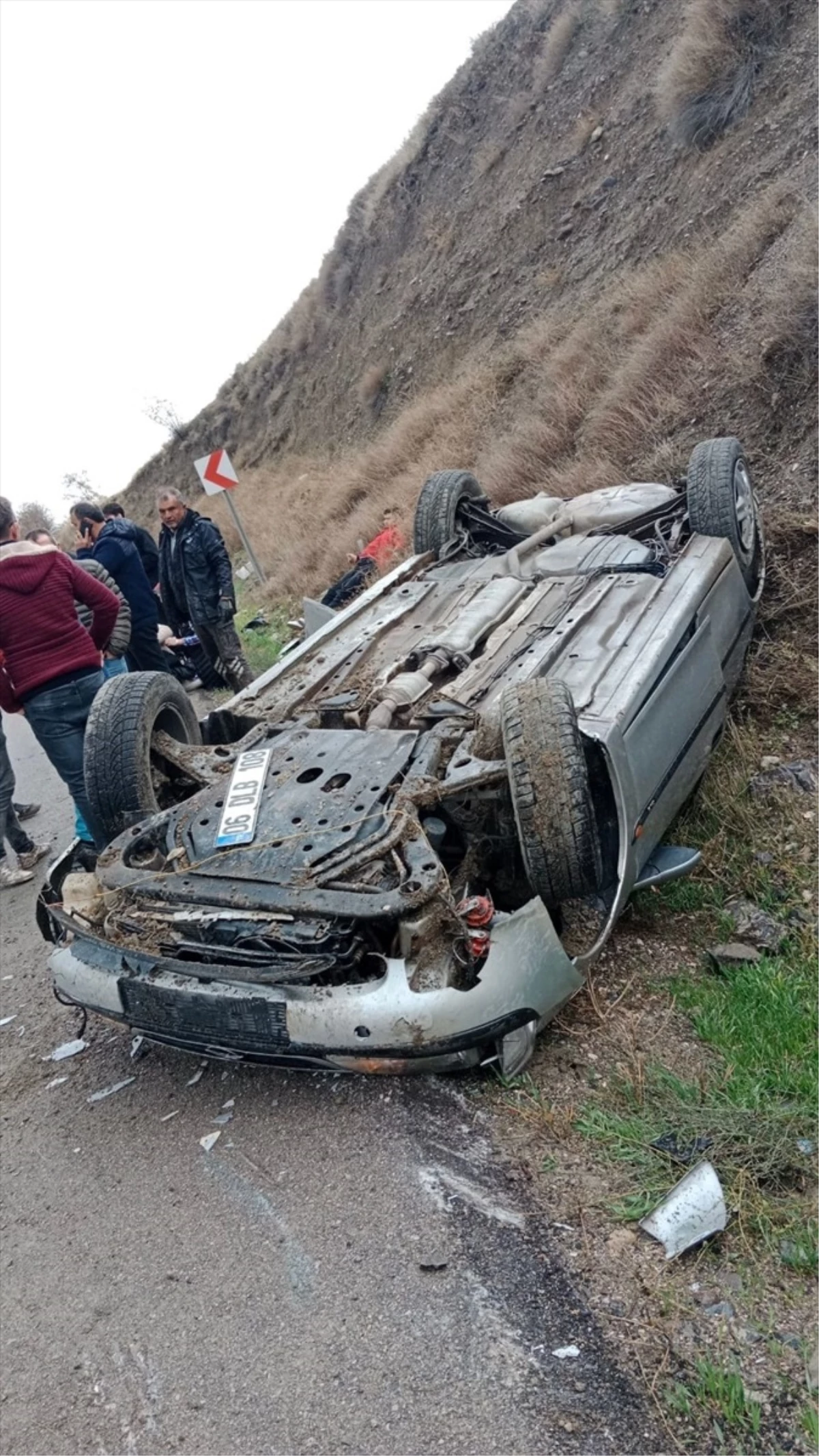 Beypazarı\'nda takla atan otomobilde 5 kişi yaralandı