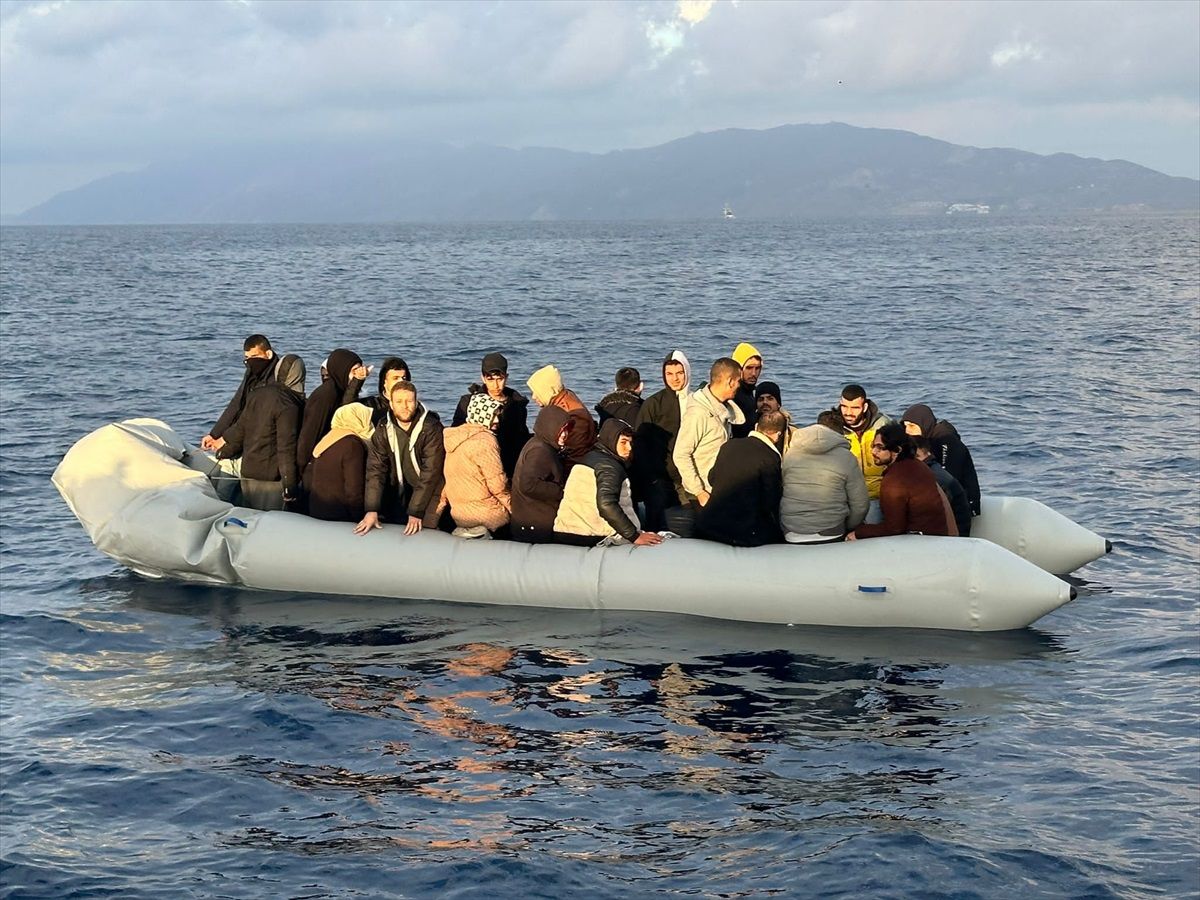 Bodrum açıklarında 100 düzensiz göçmen kurtarıldı, 20 göçmen yakalandı