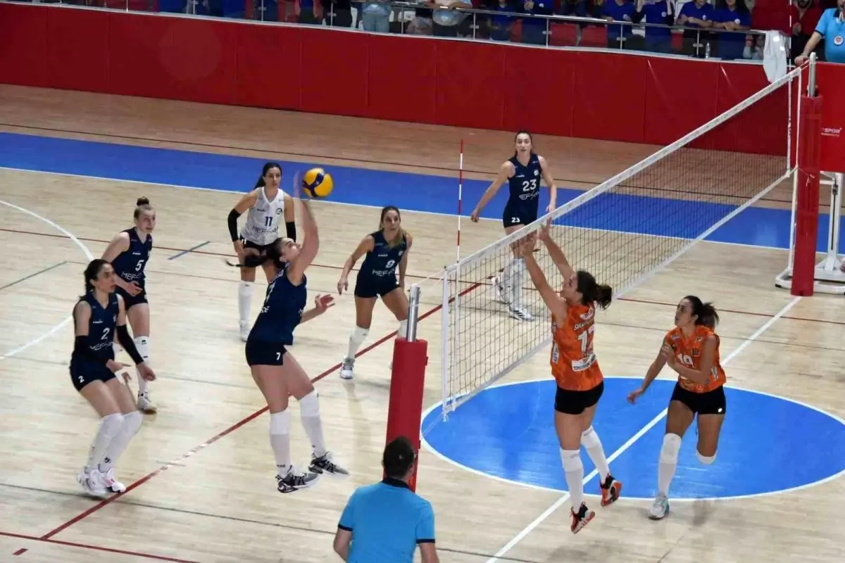 Bozüyük Belediyesi Kadın Voleybol Takımı, Sakarya\'yı 3-2 mağlup etti