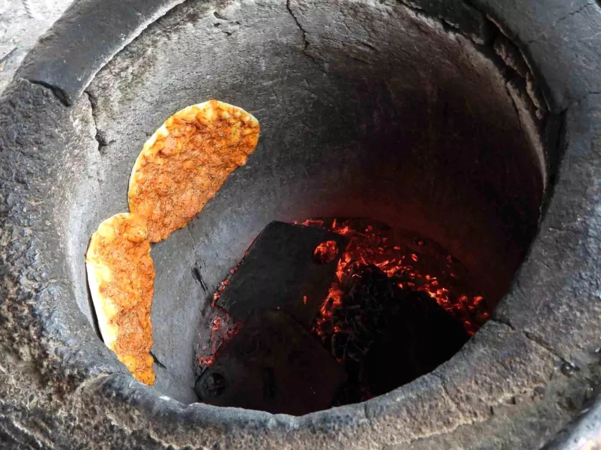 Hatay'da tandır ekmeği ev kadınlarının gelir kaynağı oldu