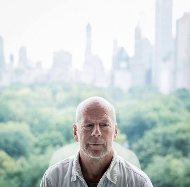 Demans hastalığına yakalanan ünlü atör Bruce Willis'in son hali hayranlarını endişelendirdi