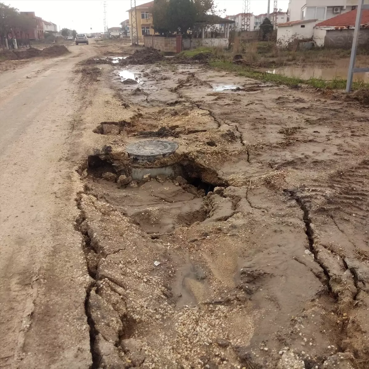 Enez\'de sağanak nedeniyle yazlıkların bahçelerini su bastı