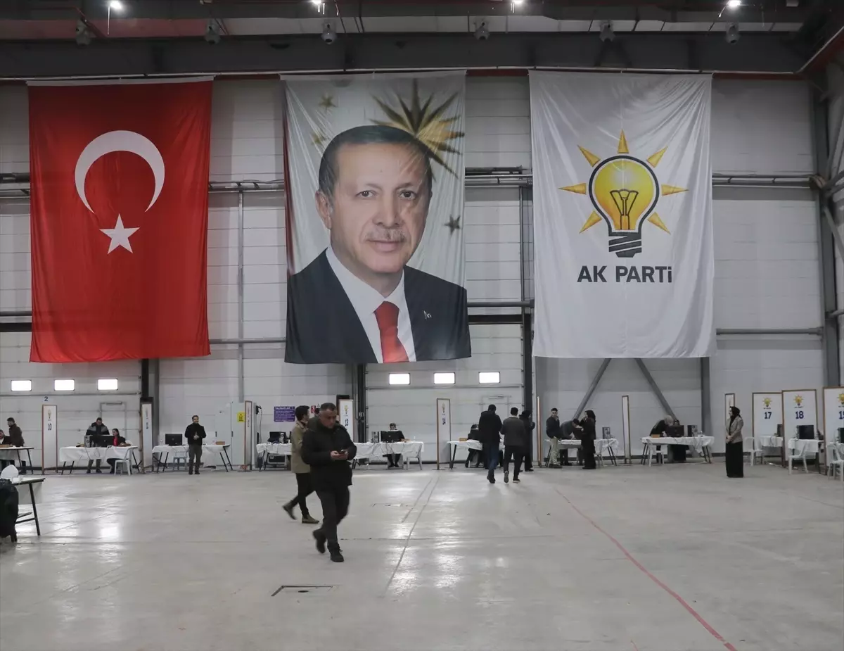 Erzurum ve Erzincan\'da, AK Parti belediye başkan adayları için temayül yoklaması