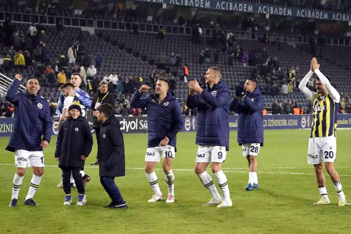 Fenerbahçe, Fatih Karagümrük\'ü mağlup ederek liderliğini sürdürdü