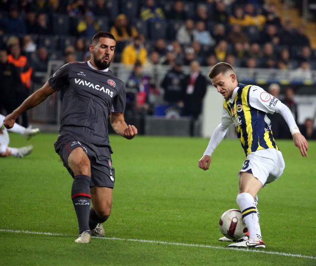 Fenerbahçe'nin Yıldızı, 10 Dakikada 2 Gol Atarak Takımını Sırtladı