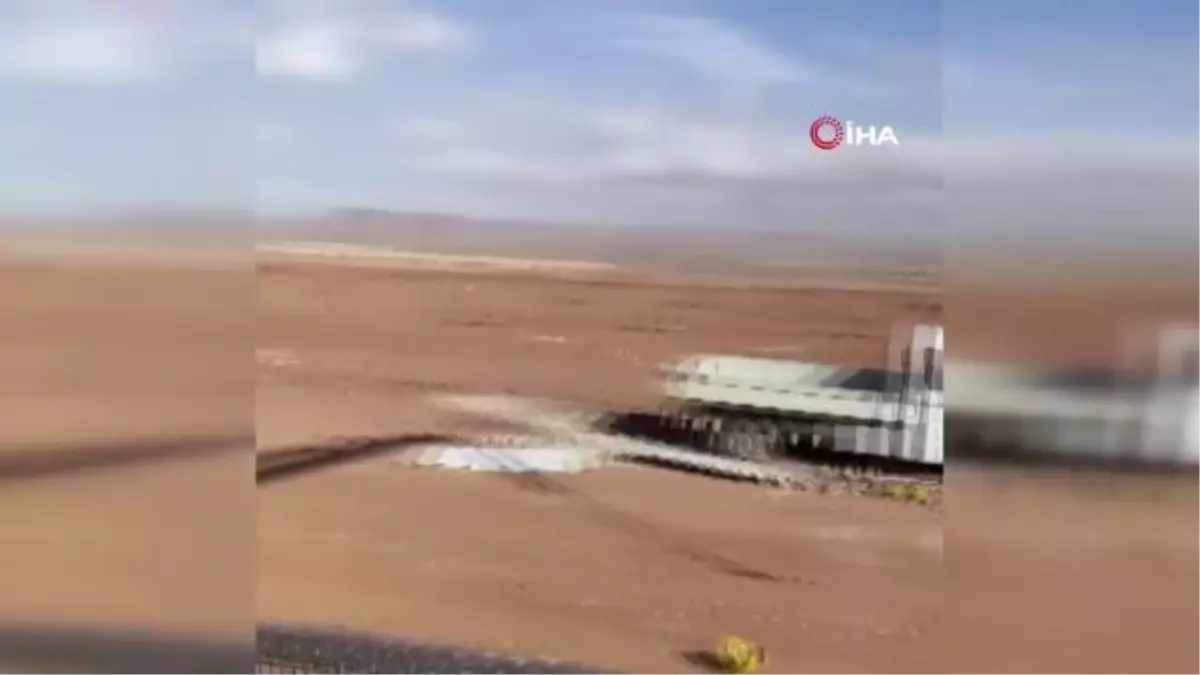 Şiddetli fırtına Sivas'ta konteyneri kağıt gibi fırlattı