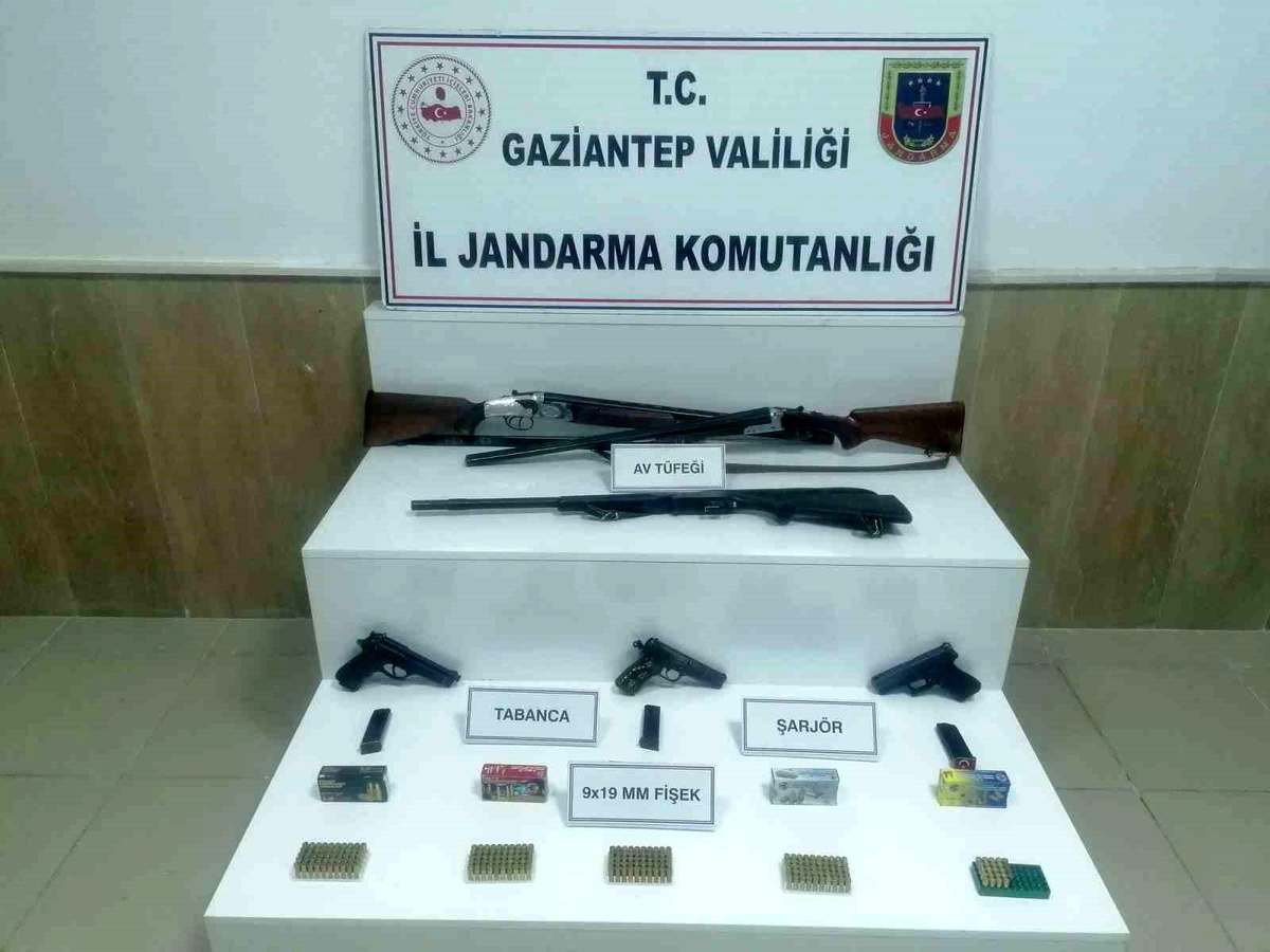 Gaziantep\'te kaçak 5 tabanca ile 3 av tüfeği ele geçirildi