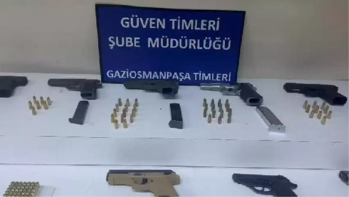 Gaziosmanpaşa\'da Uyuşturucu Operasyonu: 200 Gram Uyuşturucu ve 8 Ruhsatsız Tabanca Ele Geçirildi