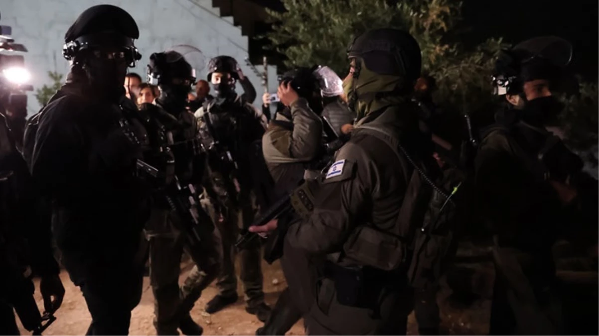 İsrail askerleri serbest bıraktığı Filistinli mahkumun evine baskın düzenledi