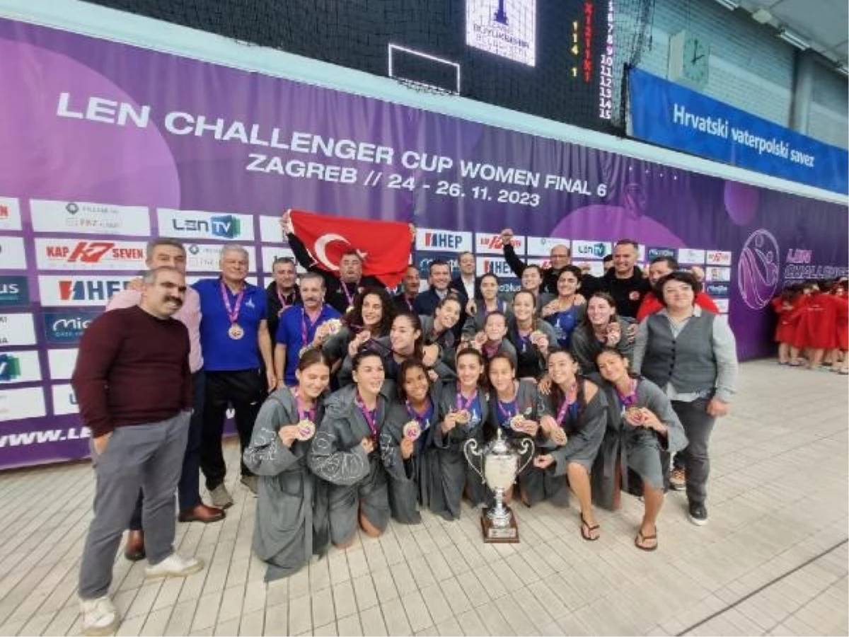 İzmir Büyükşehir Belediyesi Kadın Sutopu Takımı LEN Kadınlar Challenger Kupası\'nı kazandı
