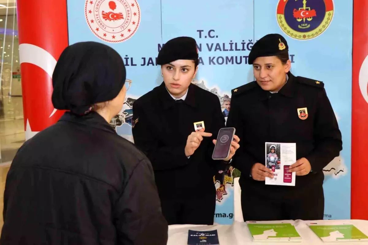 Mersin\'de kadınlar KADES uygulaması hakkında bilgilendirildi