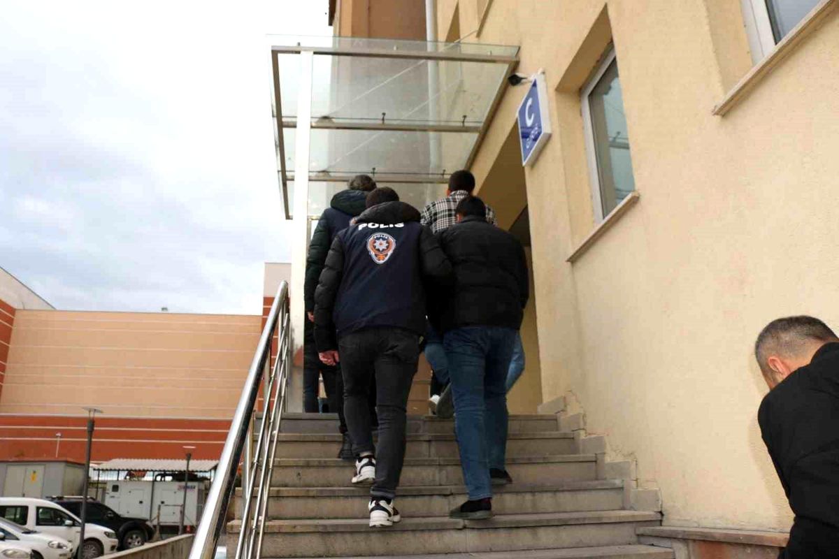 Kastamonu\'da dolandırıcılık operasyonu: 5 gözaltı
