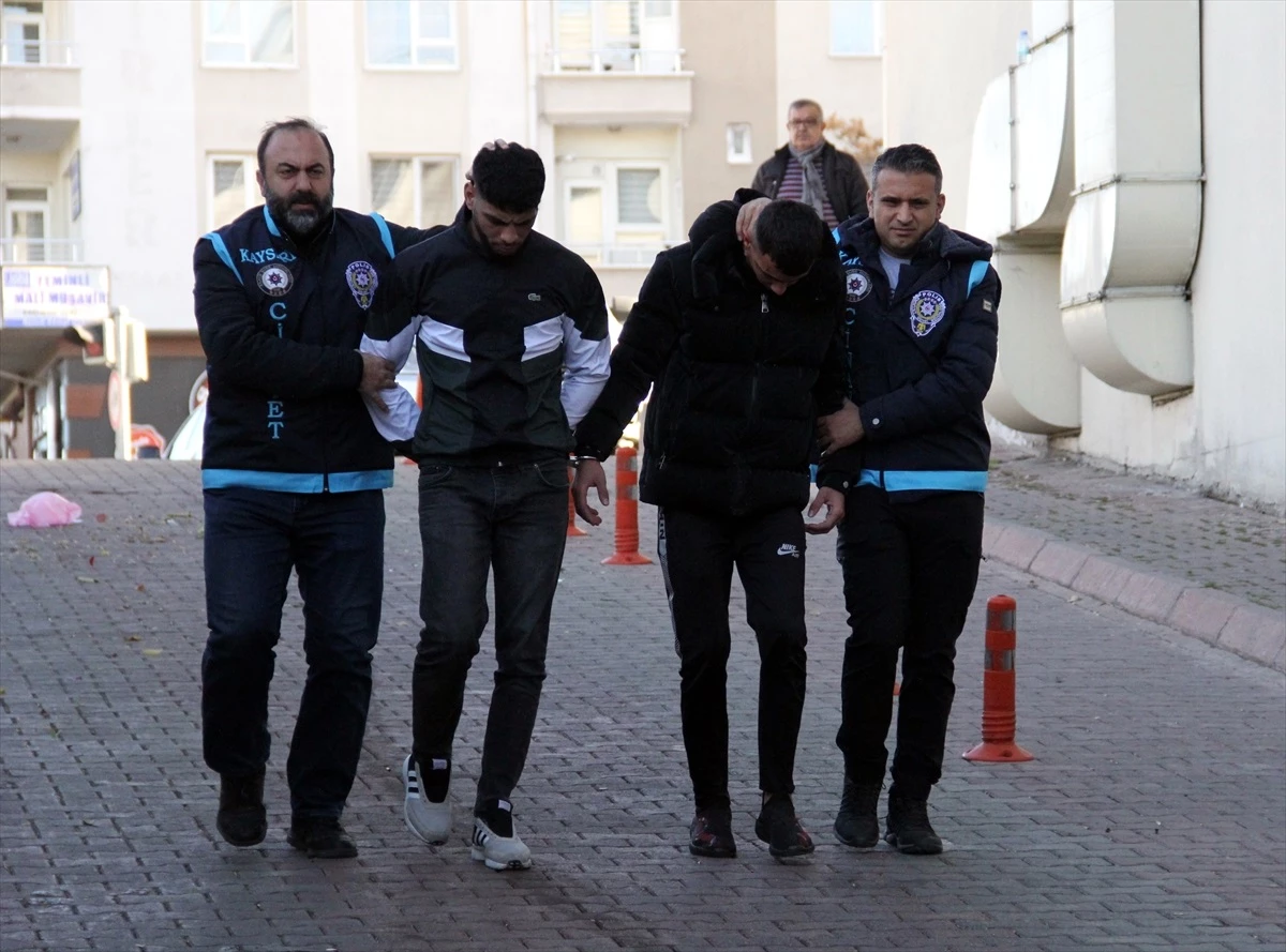 Kayseri\'de silahlı kavga: 2 kardeş öldürüldü, 4 zanlı adliyeye sevk edildi
