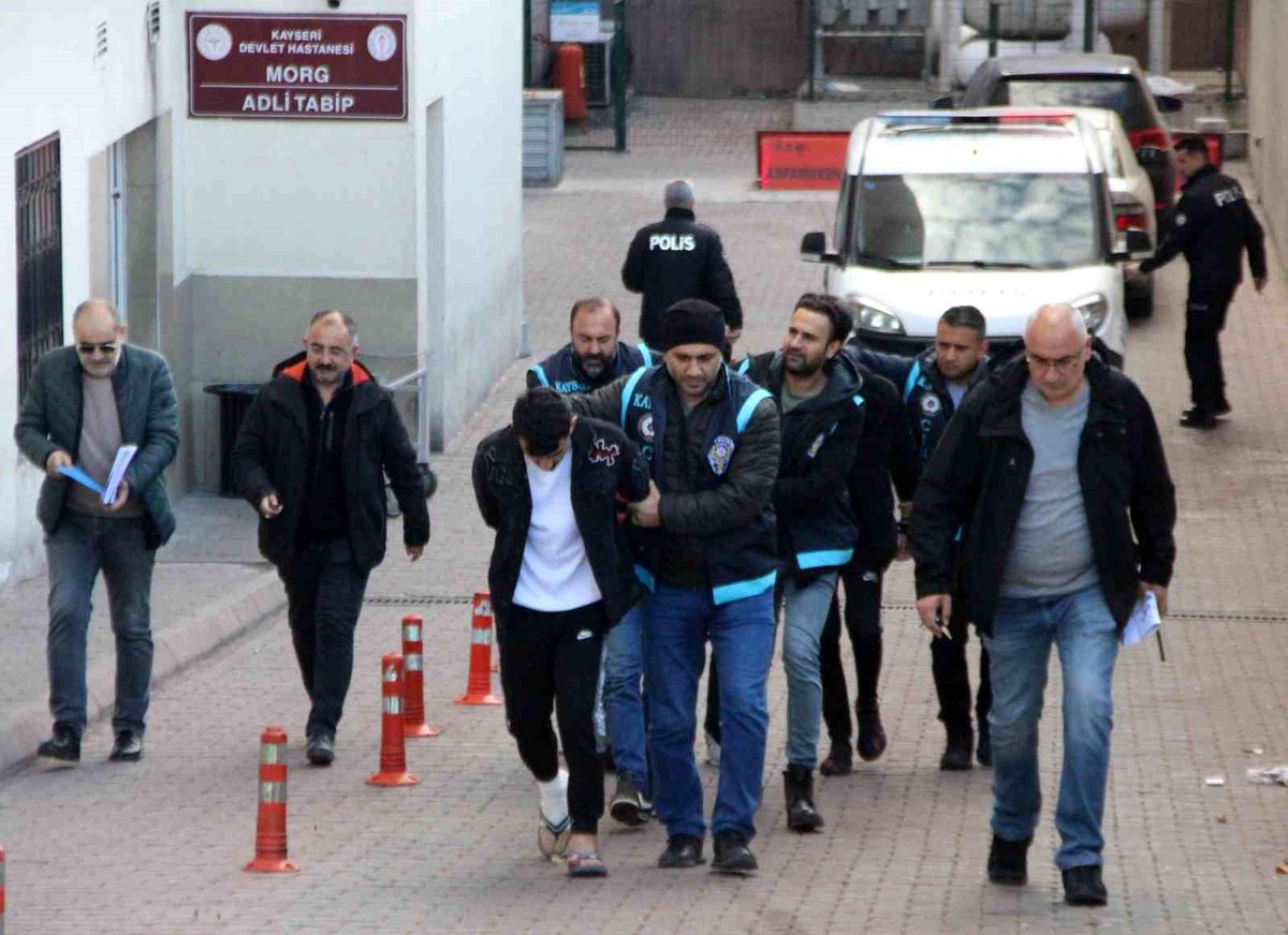 Kayseri\'de kardeş cinayeti: 3 kişi tutuklandı