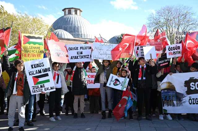 Konyalı çocuklar, Filistinli akranları için gökyüzüne balon uçurdu Konyalı çocuklar, Filistinli akranları için gökyüzüne balon uçurdu