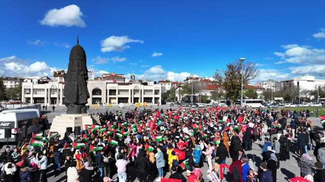 Konyalı çocuklar, Filistinli akranları için gökyüzüne balon uçurdu Konyalı çocuklar, Filistinli akranları için gökyüzüne balon uçurdu