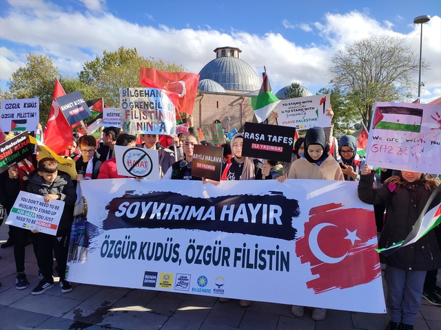 Konyalı çocuklar, Filistinli akranları için gökyüzüne balon uçurdu Konyalı çocuklar, Filistinli akranları için gökyüzüne balon uçurdu