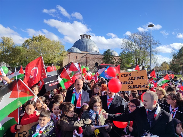 Konyalı çocuklar, Filistinli akranları için gökyüzüne balon uçurdu Konyalı çocuklar, Filistinli akranları için gökyüzüne balon uçurdu