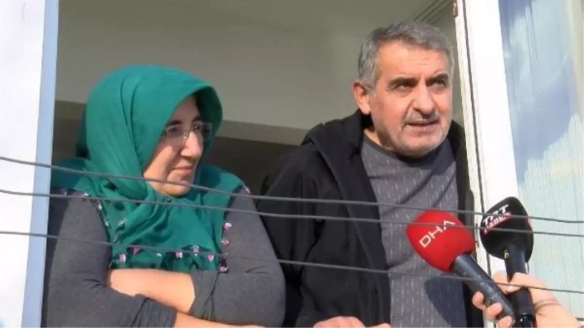 Küçükçekmece\'de fırtına sonrası deniz suyu sitenin bahçesine doldu