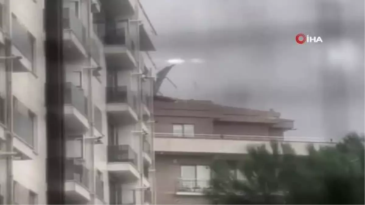Kuvvetli fırtınada çatılar uçtu, araçlar zarar gördü