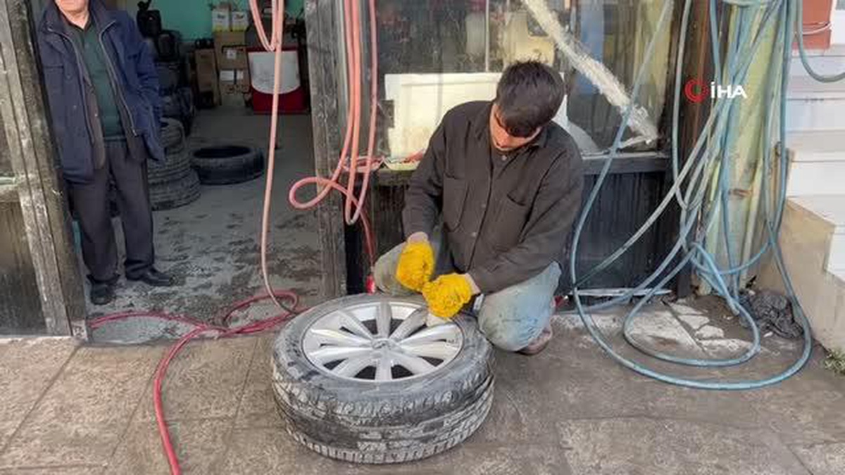 Lastikçilerde kış hazırlıkları devam ediyor