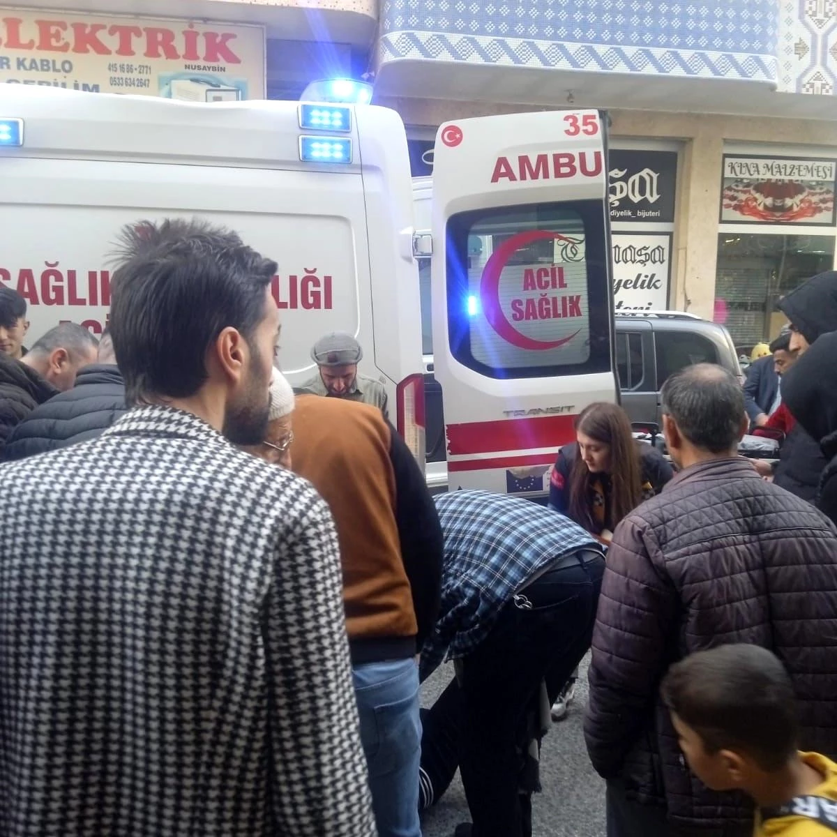 Mardin\'de otomobil ile çarpışan motosiklet sürücüsü yaralandı
