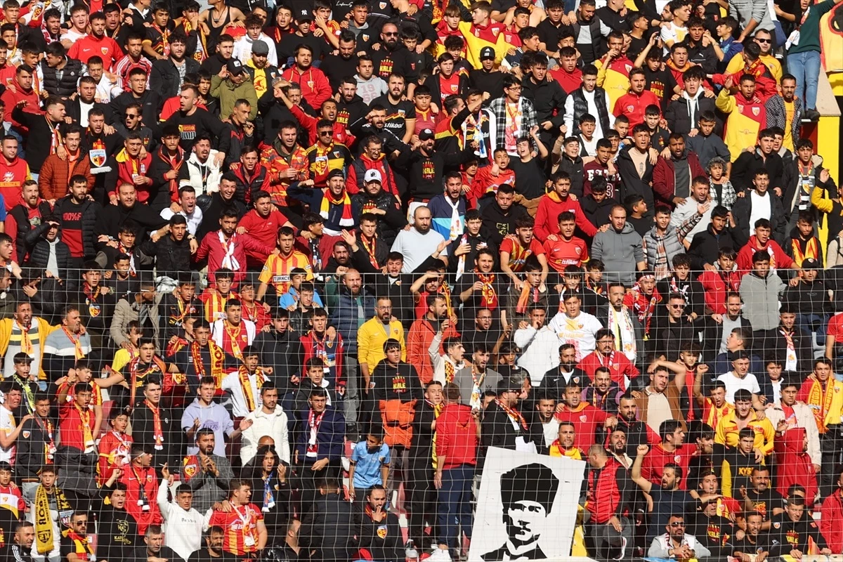 Mondihome Kayserispor-Yukatel Adana Demirspor Maçının İlk Yarısı 1-0 Sonuçlandı