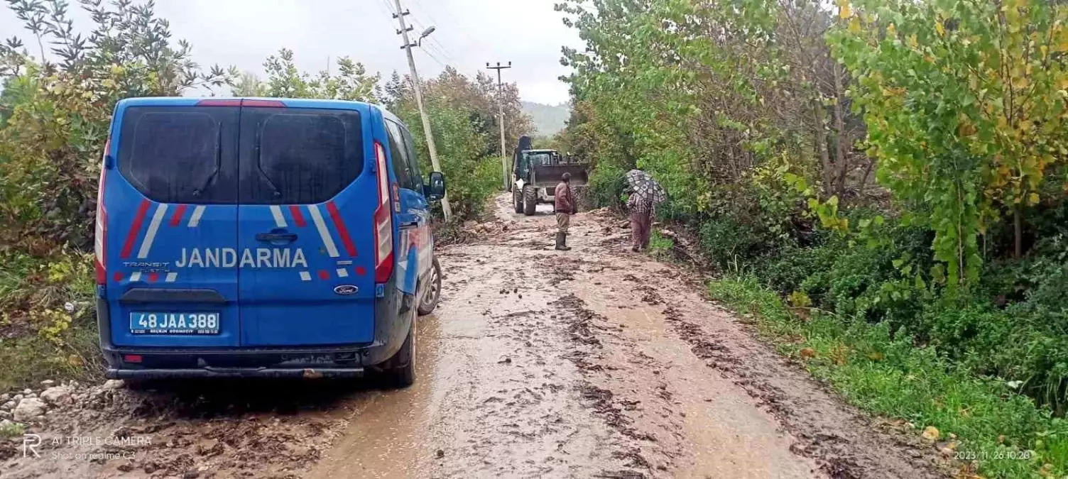 Muğla\'da Şiddetli Yağış Sonucu Mahsur Kalan Hayvanlar Kurtarıldı