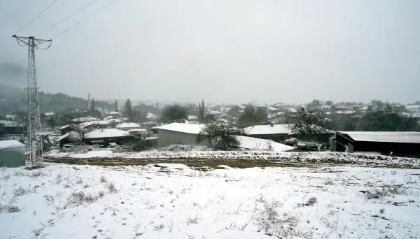 Kar Trakya'ya giriş yaptı, sınır köyleri beyaz örtüyle kaplandı