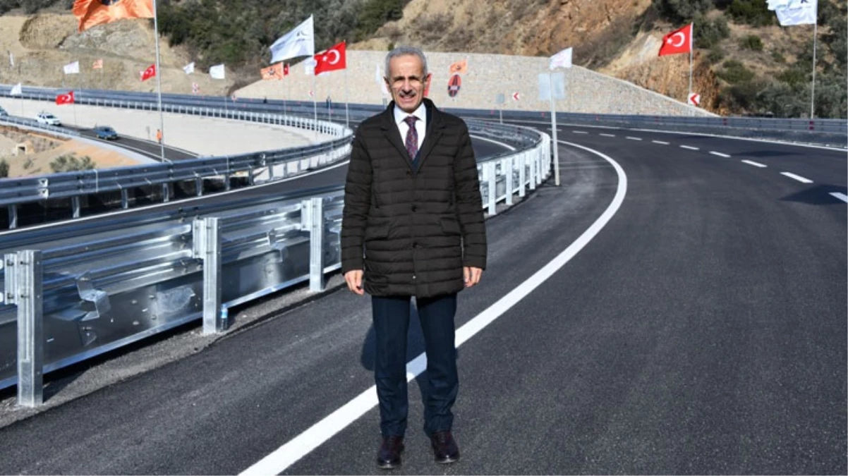 Ulaştırma ve Altyapı Bakanı Abdulkadir Uraloğlu: 21 yılda 3 bin 844 yeni köprü inşa ettik, 450 yeni tüneli hizmete sunduk