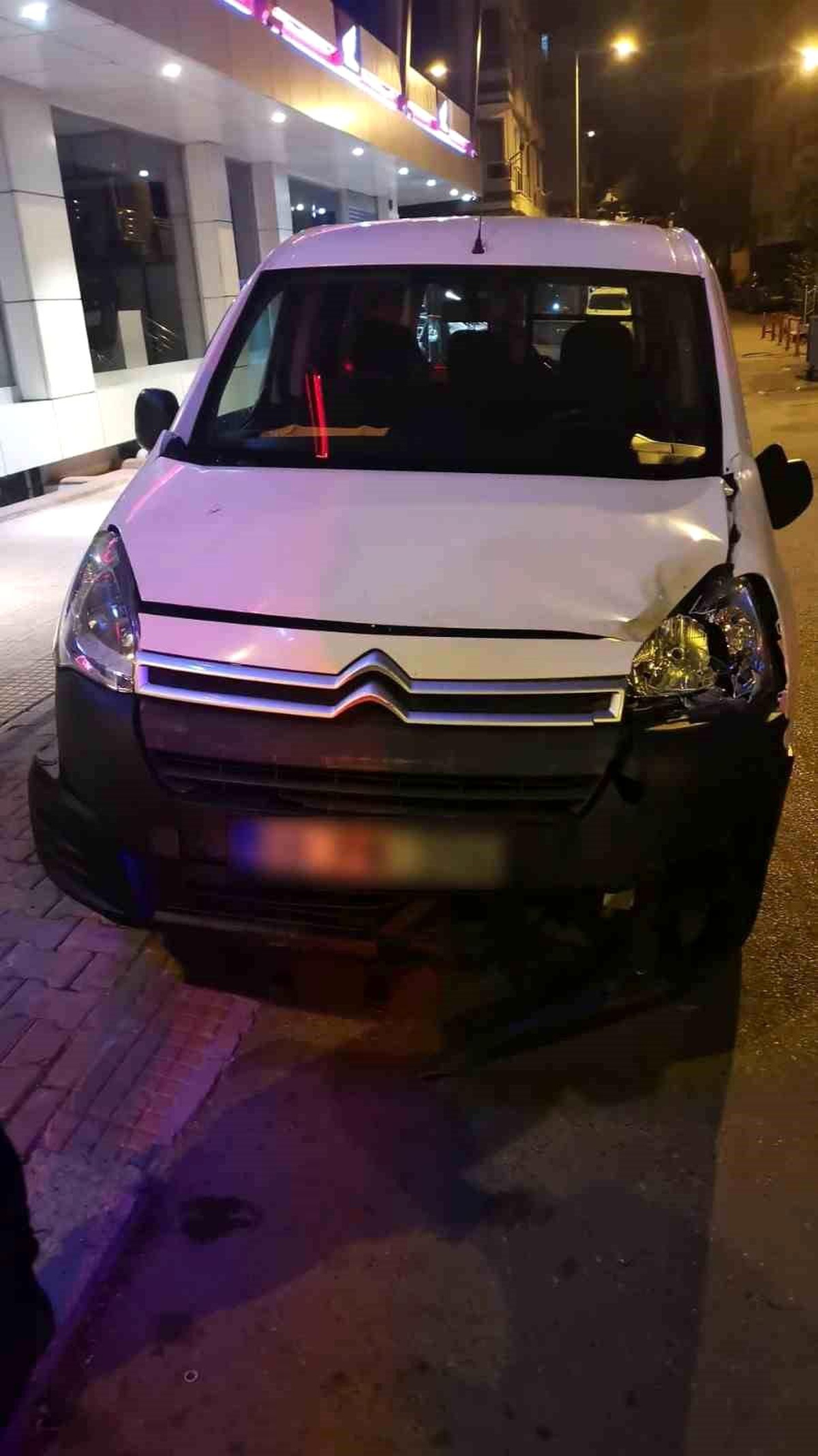 Ümraniye\'de polis memuruna çarpan sürücü yakalandı