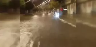 Uzunköprü'de şiddetli yağışlar yolları göle çevirdi