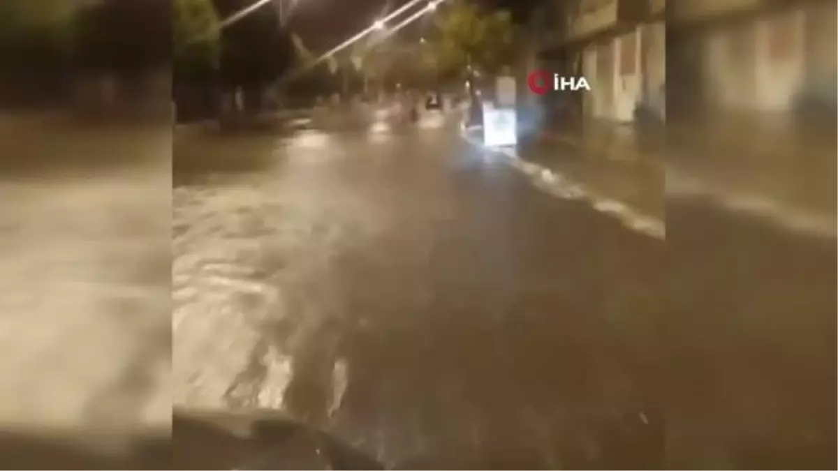 Uzunköprü'de şiddetli yağışlar yolları göle çevirdi