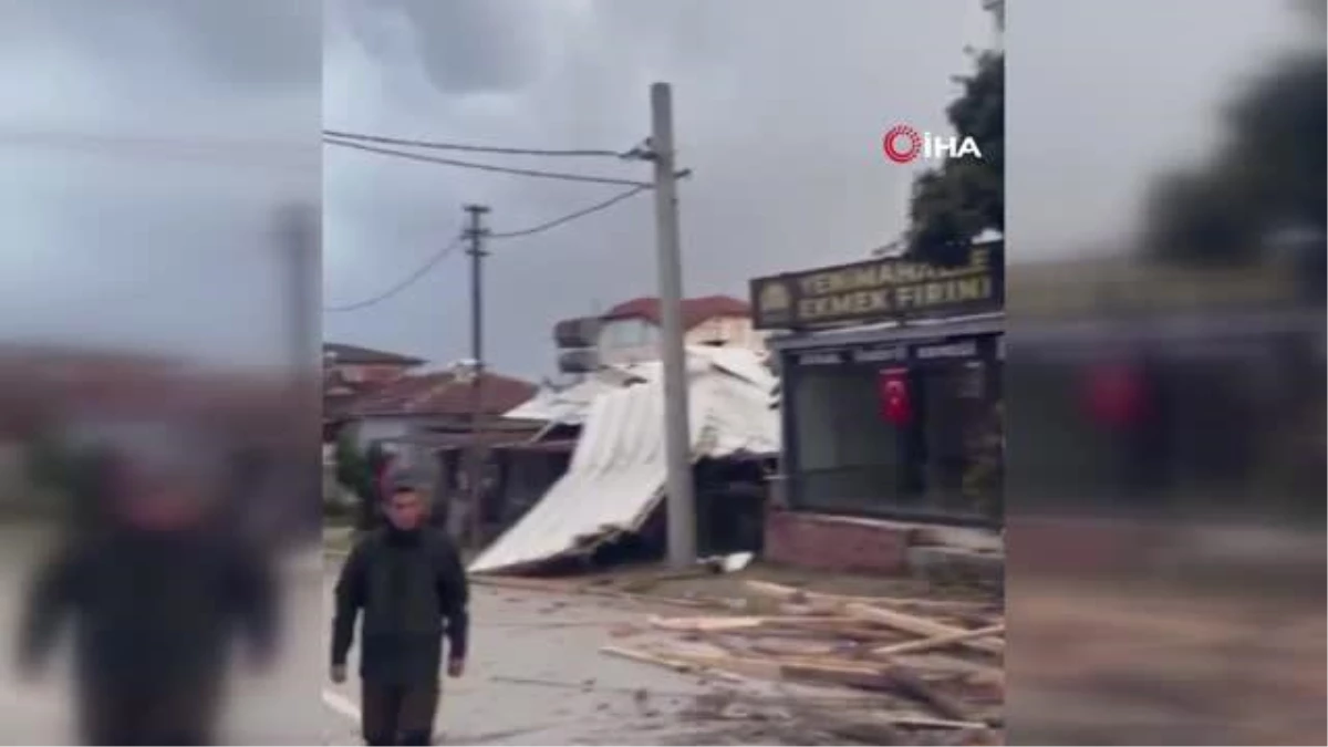 Yalova\'da bir kişi fırtınanın uçurduğu çatının altında kaldı