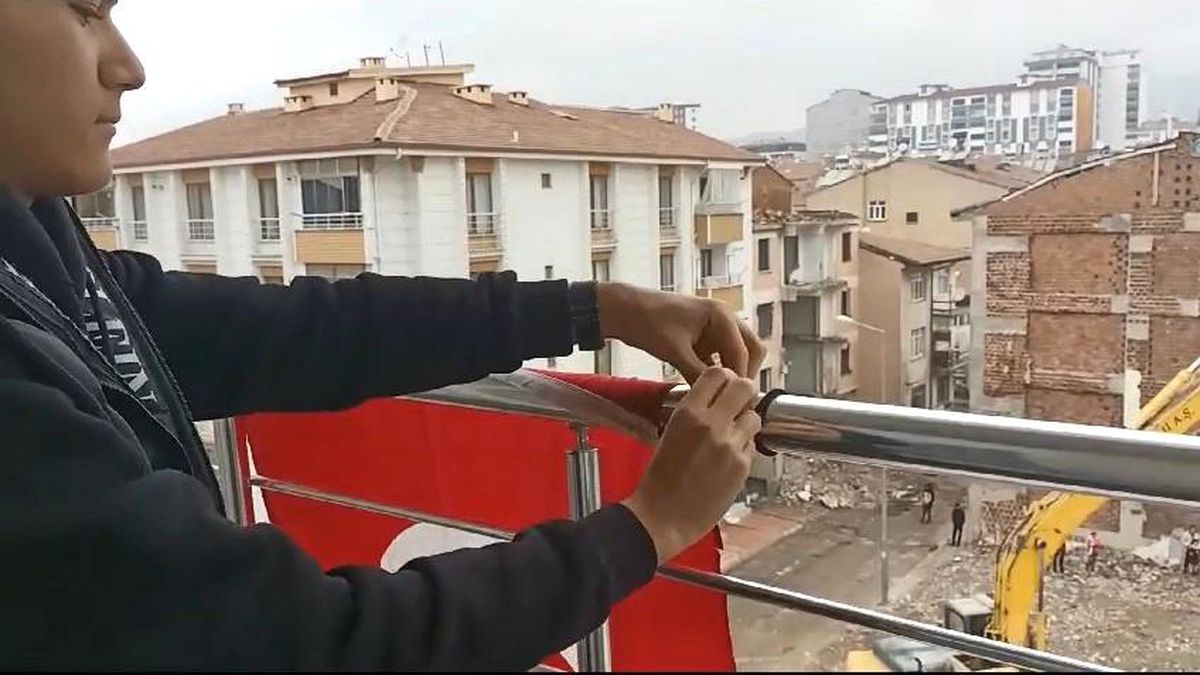 Elazığ\'da Türk Bayrağı Düşünce Genç Harekete Geçti