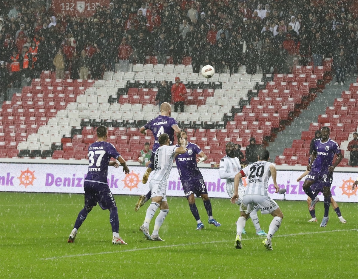 Yılport Samsunspor-Beşiktaş Maçının İlk Yarısı 1-1 Berabere Tamamlandı