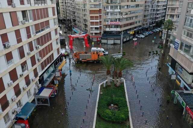 Zonguldak'ı 1 hafta arayla ikinci kez fırtına vurdu: AFAD ve jandarma 'Sahile yaklaşmayın' uyarısı yapmaya başladı