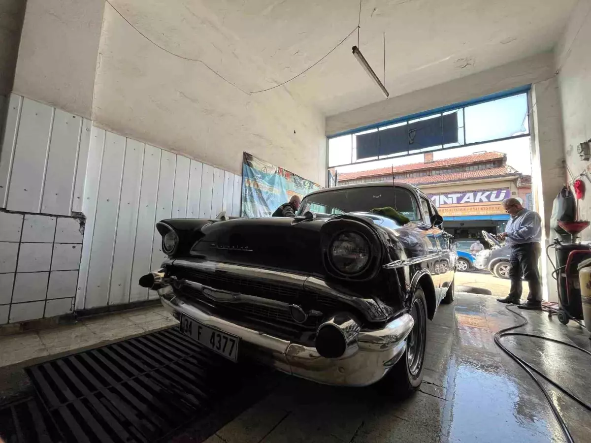 Eskişehir\'de 1957 Model Araç Restore Edilerek Yollara Döndü