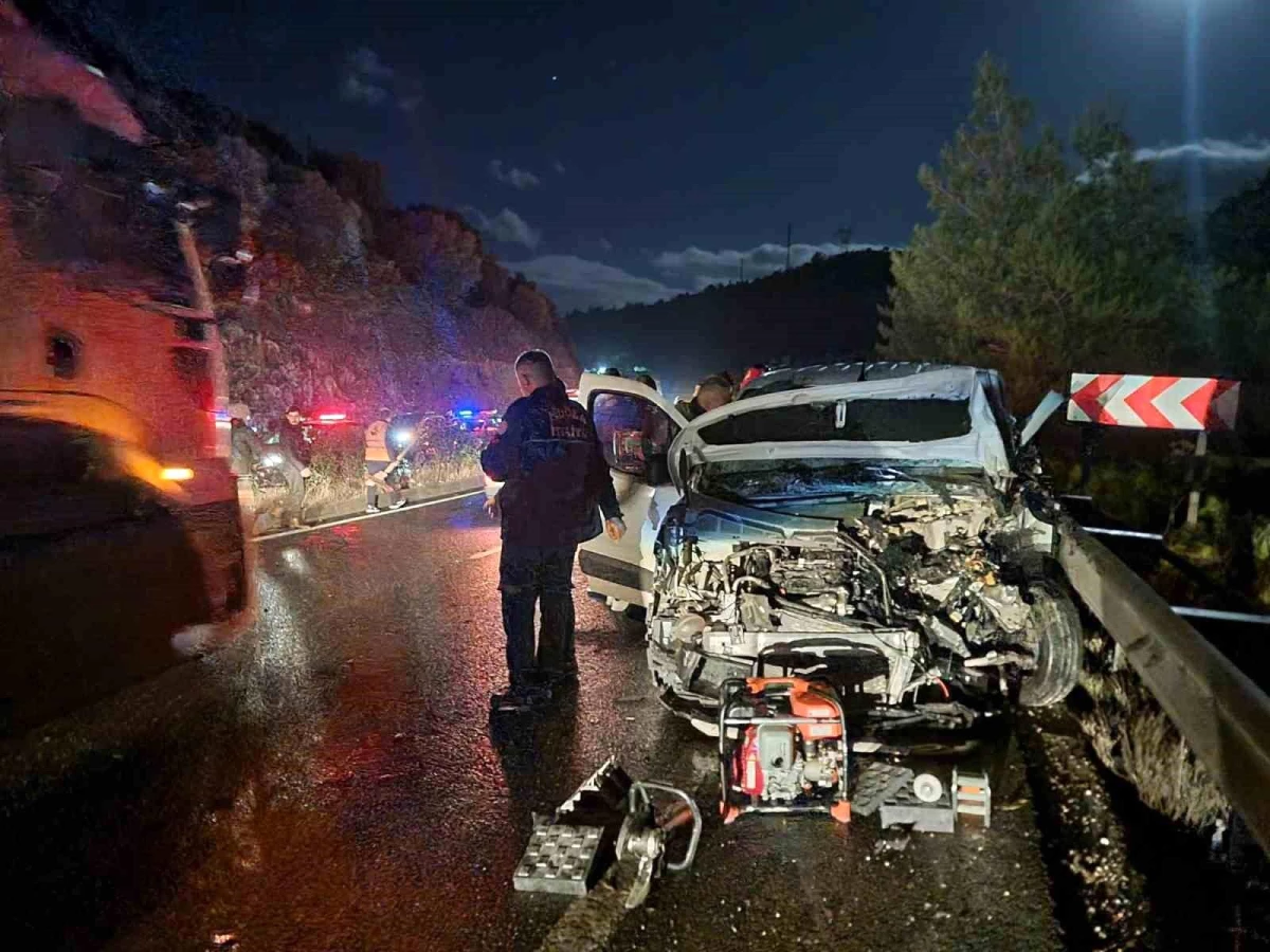 Azerbaycanlı gelin trafik kazasında hayat kurtardı