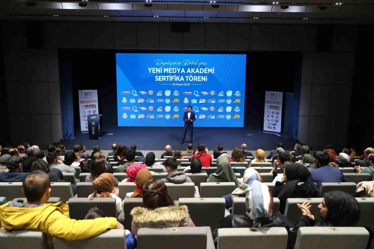 Başakşehir Belediyesi Yeni Medya Akademi\'den mezunlarını uğurladı