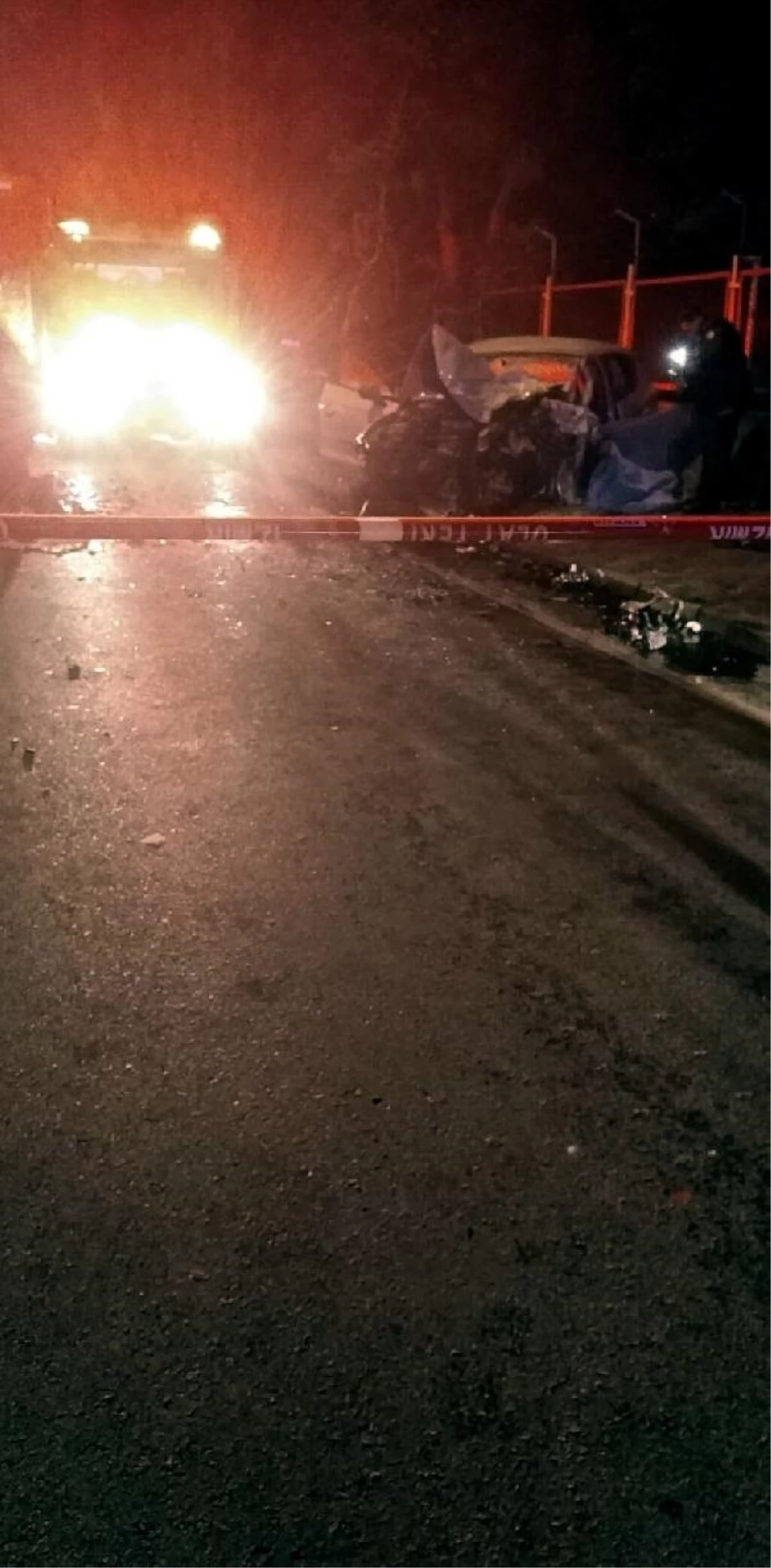 İzmir\'de otomobil ile otobüs çarpıştı: 1 ölü, 2 yaralı