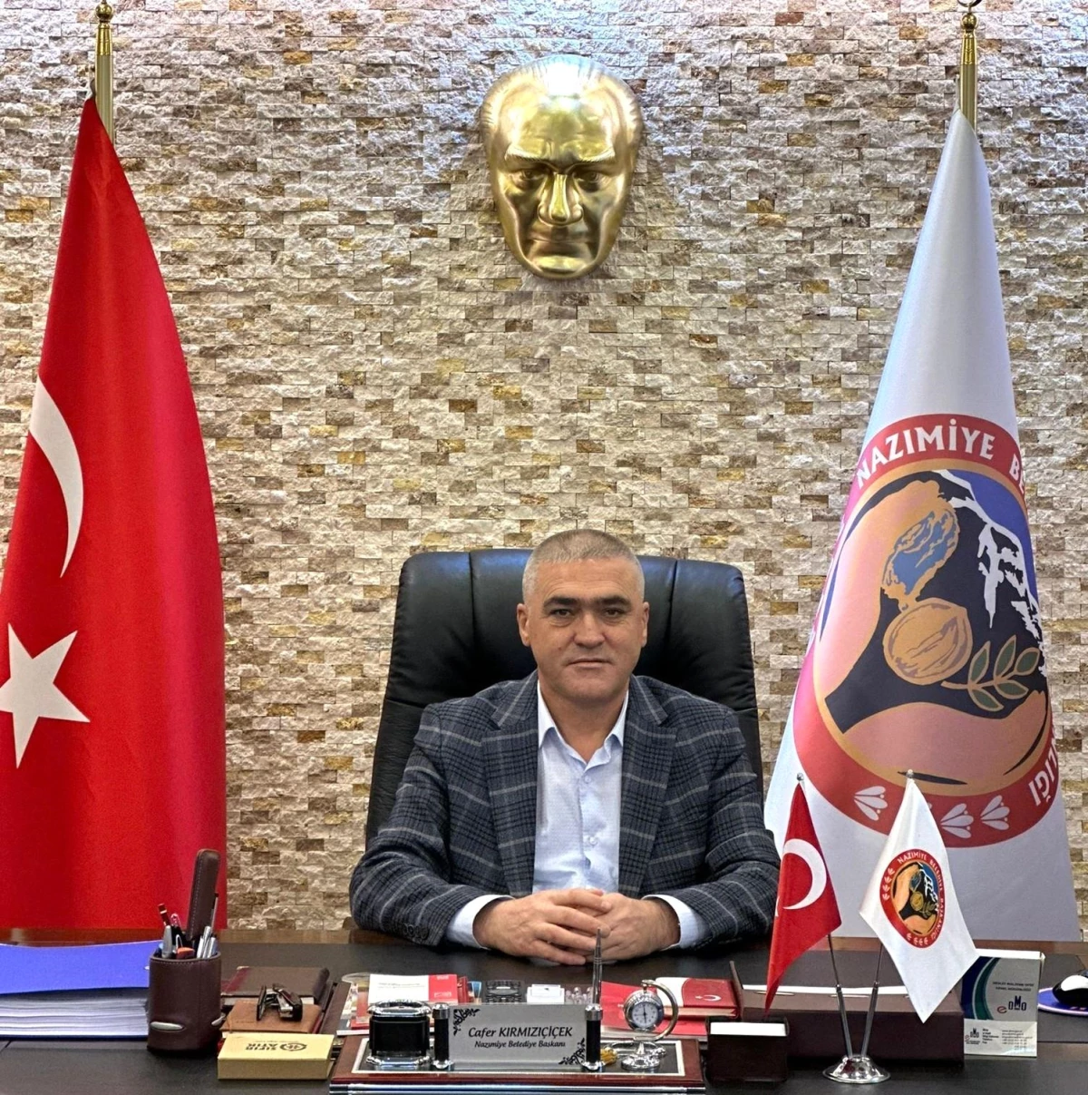 CHP\'li Nazımiye Belediye Başkanı Kırmızıçiçek, topa tuttuğu partisinden istifa etti