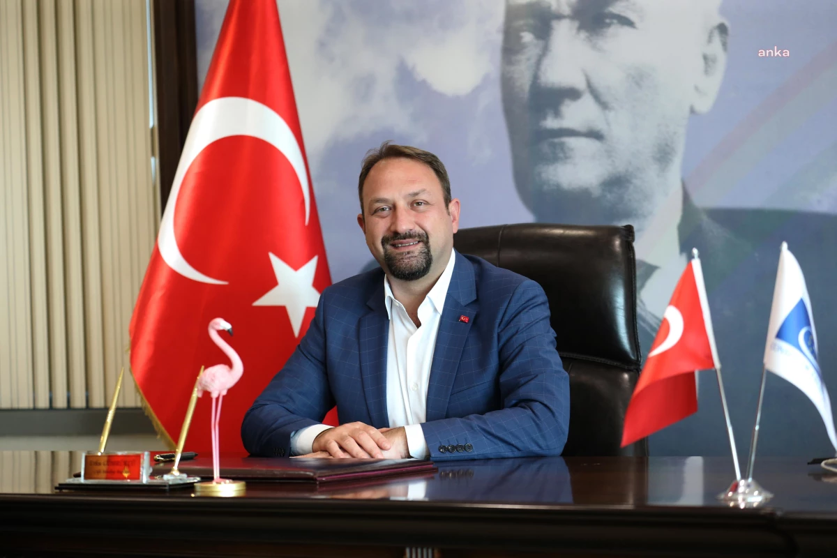 Çiğli Belediye Başkanı Utku Gümrükçü, CHP\'nin şiddet ve tacizi önlemeye yönelik politika belgesini imzaladı