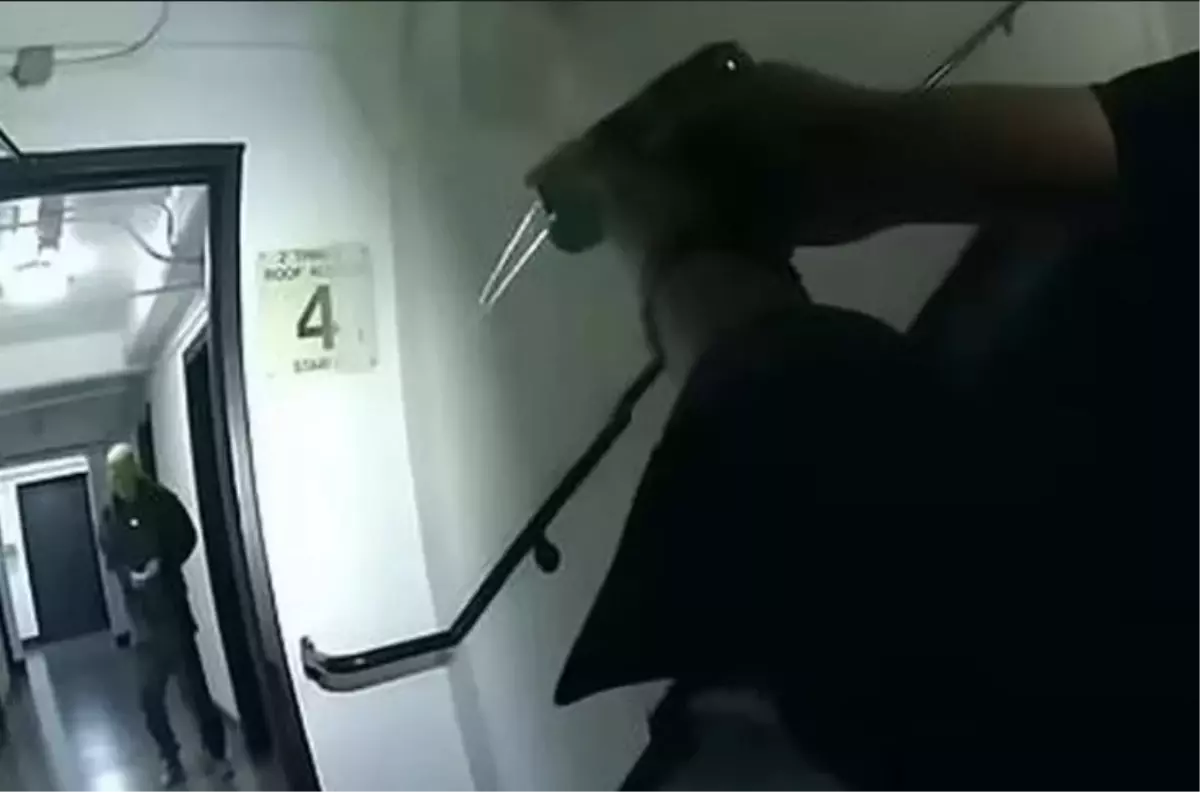 Cinayet zanlısı, polise teslim olmamak için elindeki bıçağı karnına saplayıp yaşamına son verdi