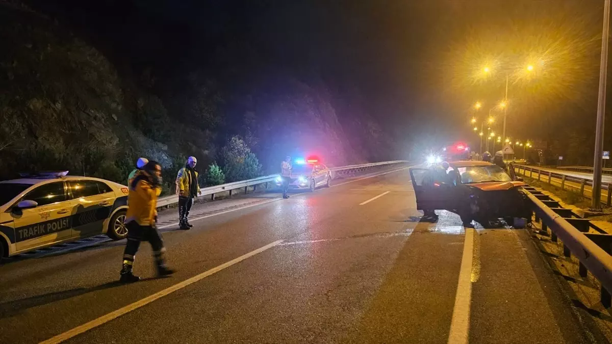 Çorum\'da alkollü sürücü bariyerlere çarptı