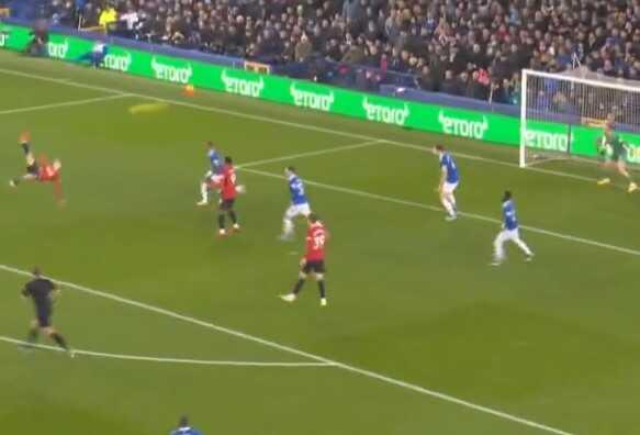 Dünyayı ayağa kaldıran vuruş! Manchester United'ın yıldızı Garnacho yılın golünü attı